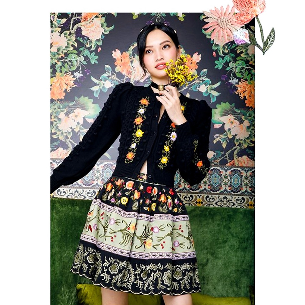 Alice + Olivia Kitty Floral Puff Sleeve Wool Blend Black Cardigan Sweater - Picture 6 of 16